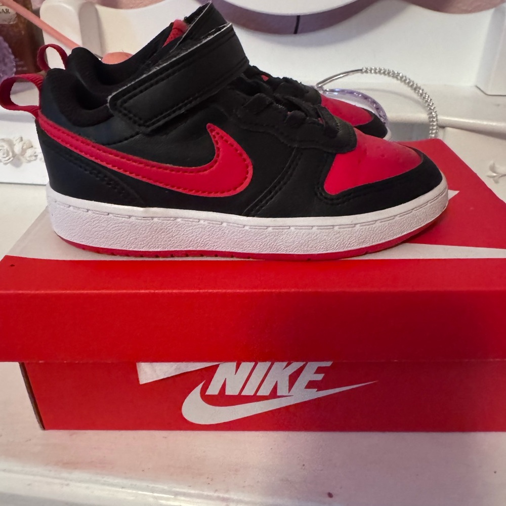 Nike Kids' Black and Red Sneakers